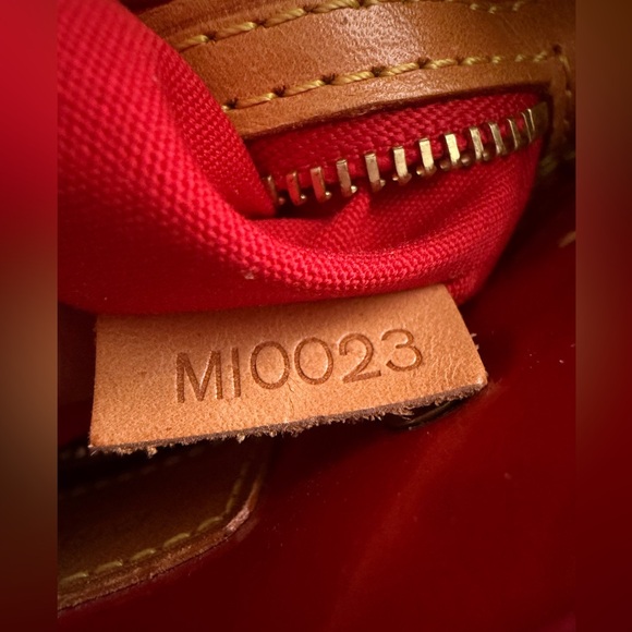 LOUIS VUITTON Monogram Vernis Reade PM Hand Bag Red - Picture 8 of 13